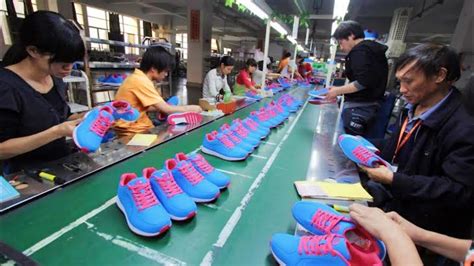 productie nike schoenen|manufacturing process of Nike shoes.